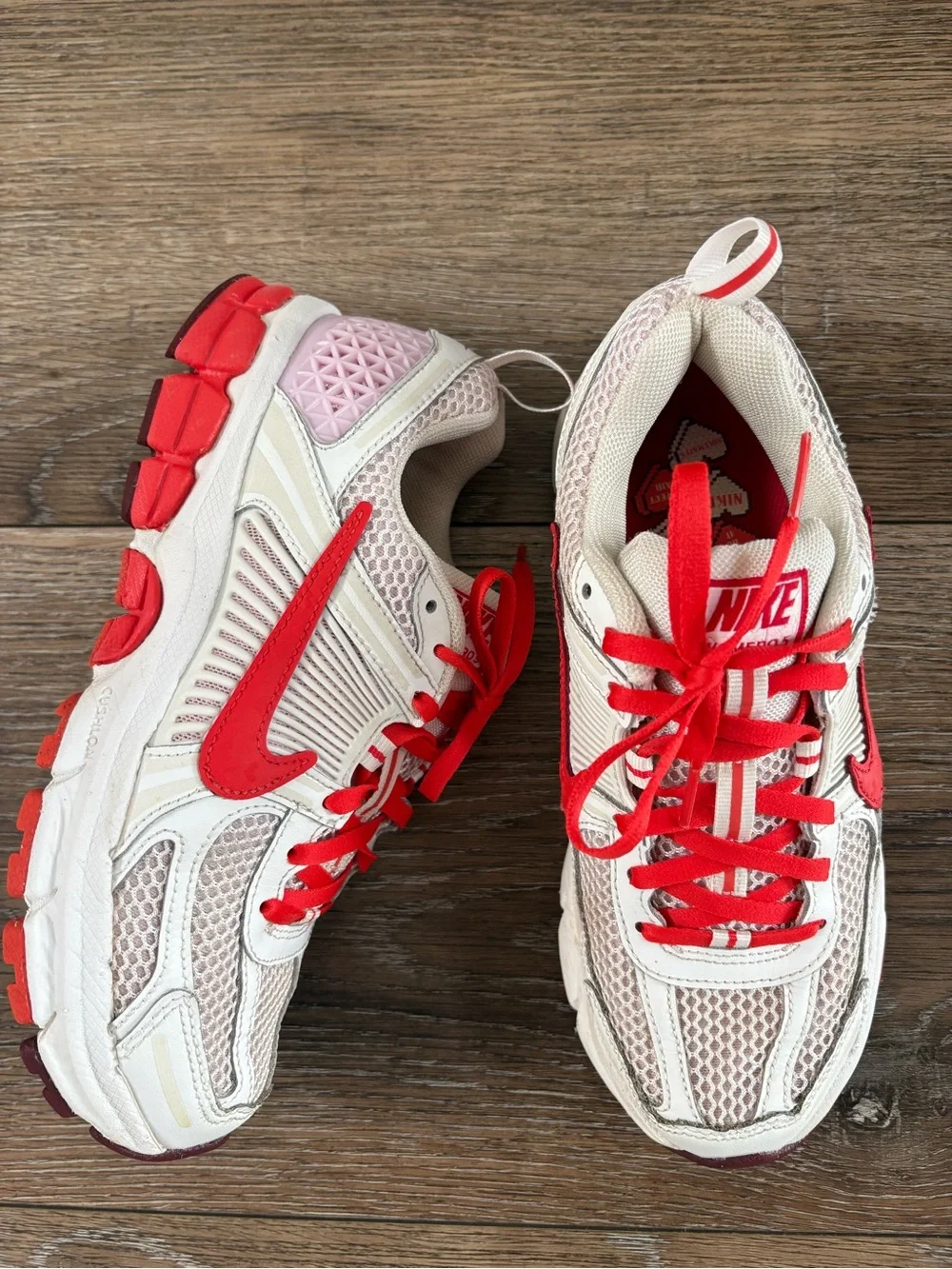 Vomero Nike Kids White and Red Mesh Athletic Sneakers 4.5Y
